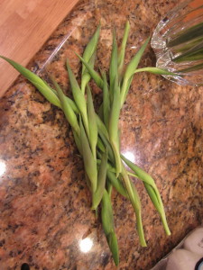 Taking off the tips makes the bouquet look a lot neater.